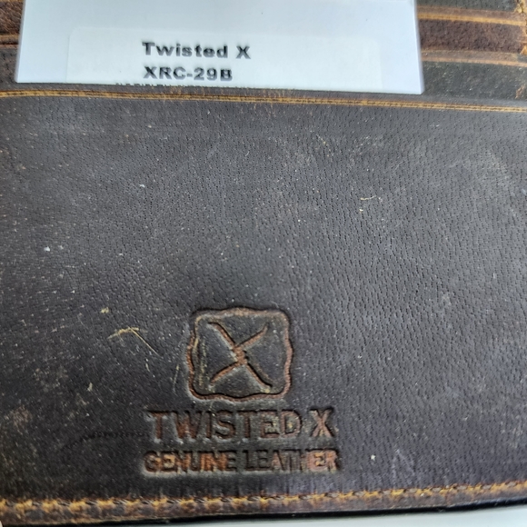 Twisted X Men's Distressed Bifold Wallet - Picture 4 of 6